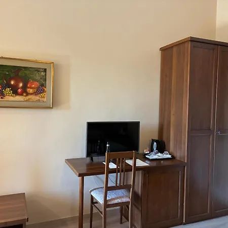 호텔 Conte Riccardi 3*